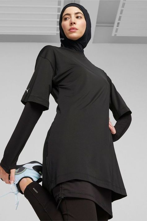 Creating a sport-focused workout regimen is a great way to enhance your physical fitness, whether you're aiming to improve performance in a specific sport or just looking to stay active. Sports Hijab Outfit, Hijabi Sports Wear, Hijabi Fitness, Muslim Sportswear, Modest Gym Clothes, Modest Workout Outfits, Modest Gym Outfits For Women, Hijab Sportswear, Hijab Sport Outfit