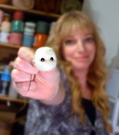 Foxtail Creek Studio: Needle Felting Tutorial: Using glass eyes with loops Felting Tips, Felt Creatures, Fabric Sculpture, Soft Sculpture Art, Felting Tutorial, Needle Felting Tutorial, Felted Art, Needle Felting Diy, Needle Felting Tutorials