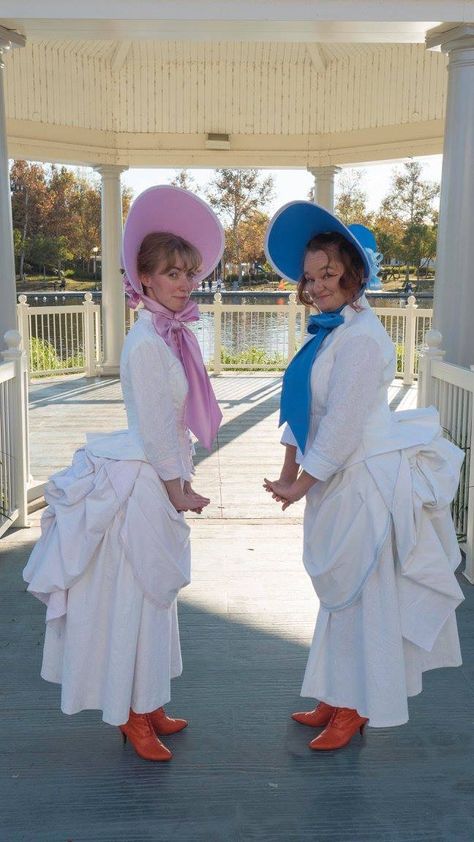 The goose sisters from the aristocats Goose Costume Women, Sister Cosplay Ideas, Aristocrats Costume, The Aristocats Costume, Group Halloween Costumes Women, Diy Marie Aristocats Costume, Aristocats Halloween Costume, Aristocats Family Costume, Mother Goose Costume