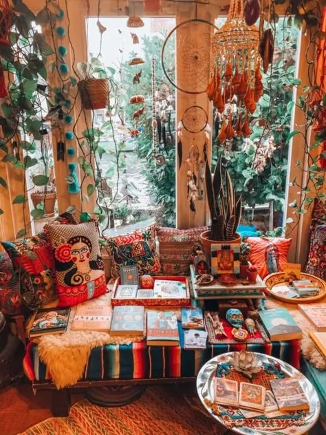 Inspiration from the cutest bohemian abode ever! Home decor at its best Hippie House, Human Psychology, Hippy Room, Hippie Homes, Cute Dorm Rooms, Diy Home Decor Ideas, Hippie Home Decor, Bohemian Bedroom Decor, Bohemian Living