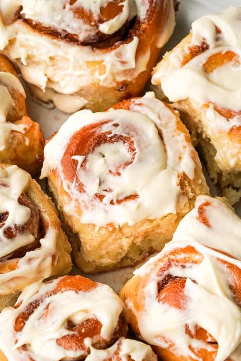 Mini Cinnamon Rolls Small Batch Cinammon Rolls, Homemade Mini Cinnamon Rolls Easy, Small Batch Cinnamon Roll Recipe, Small Bath Cinnamon Rolls, Vegan Mini Cinnamon Rolls, Whisper Of Yum, Mini Recipes, Mini Cinnamon Rolls, Cinnamon Rolls From Scratch