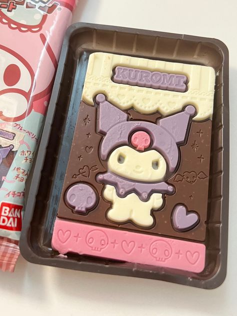 #sanrio #kuromi #chocolate #pink #girly #food #snack #aesthetic #hellokotty Girly Food, Snack Aesthetic, Pink Snacks, Pastel Cupcakes, Kawaii Cooking, Food Snack, Cute Snacks, Japanese Snacks, Sanrio Kuromi