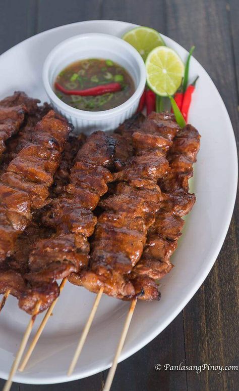 Pinoy Bbq, Grilled Pork Roast, Barbeque Pork, Pork Barbecue, Barbecue Recipe, Picnic Food Ideas, Filipino Recipe, Pork Bbq, Barbecue Pork