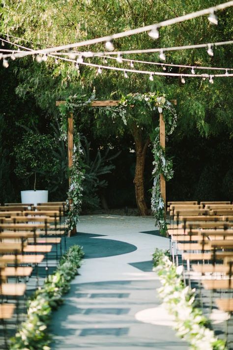 Wedding Arch Greenery, Wedding Altar Decorations, Wedding Altar, Modern Wedding Ceremony, Wedding Ceremony Arch, Altar Decor, Unique Wedding Decor, Theme Nature, Wedding Altars