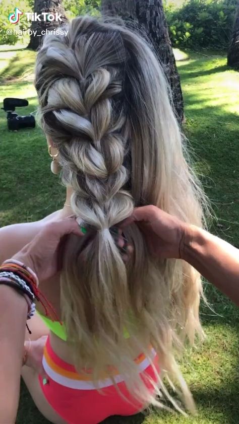 Double Bubble Braid, Bubble Braids Hairstyle, Bubble Braid, Bubble Braids, Hair Upstyles, Hair Braid Videos, Peinados Fáciles Para Cabello Corto, Hair Stylies, 2020 Trends