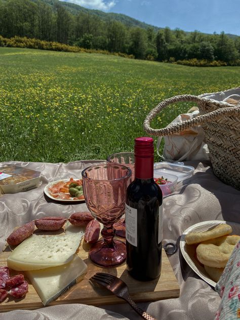 Aesthetic picnic italian style countryside sunday wine cheese  sunny aesthetics Italian Spring Aesthetic, Spanish Picnic, Italian Picnic, Spanish Summer, Aesthetic Picnic, Italian Aesthetic, Pic Nic, Spring Aesthetic, Spanish Style