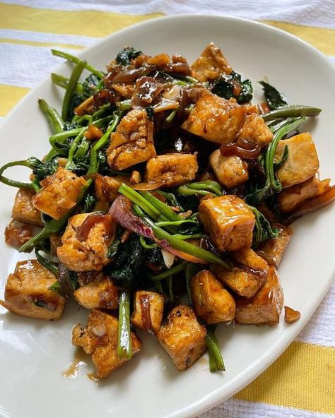 Pinoy Food Cooks on Instagram: "KANGKONG and TOFU with OYSTER SAUCE 📸 Reposted from @lizbelle_28 ❤️ Follow their account for more amazing food and recipes! -----------------⁣⁣⁣⁣⁣⁣ Tag #PinoyFoodCooks for a chance to get featured in our Food Community!⁣⁣⁣⁣⁣⁣⁣⁣ If you want to know other recipes from other foodies as well, join our fb foodie group. Just DM us with the word "Group" so i can send you the link. #pinoyfoodie #discovermnl #filipinofoodmovement #eatsplorations #yourfoodtographer # Kangkong Recipe, Pinoy Food, Oyster Sauce, Filipino Recipes, Amazing Food, Other Recipes, Sauce