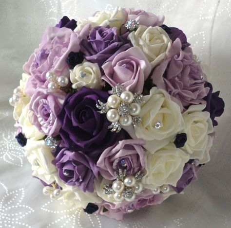 Wedding Color Schemes Purple, Ivory Wedding Bouquet, Lilac Wedding Bouquet, Purple Flower Bouquet, Ivory Bouquet Wedding, Rustic Summer Wedding, Purple Bridal Bouquet, Silk Wedding Flowers, Artificial Wedding Bouquets