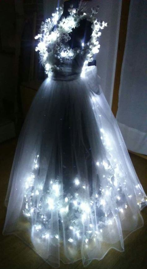 Luminescent Wedding Dress, Fashion Show Themes Ideas, Prom Dresses Pretty, Glowing Dress, Light Up Dress, Rainbow Wedding Dress, Fashion Show Themes, Light Up Dresses, Led Costume