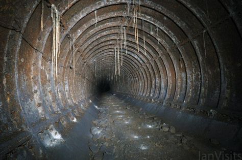 London Underground Stations, Killer Croc, London Tube, Urban Exploring, Sewer System, What What, Charing Cross, Bad Idea, 100 Years Ago