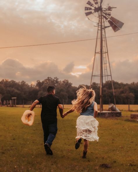 These feel like scenes from a country romance movie! 🧺🌾🌻🐓 It’s giving Hannah Montana movie! Montana Photoshoot, Hannah Montana Movie, Country Photoshoot, Country Romance, Romance Movie, Hannah Montana, Romance Movies, Montana, Feel Like