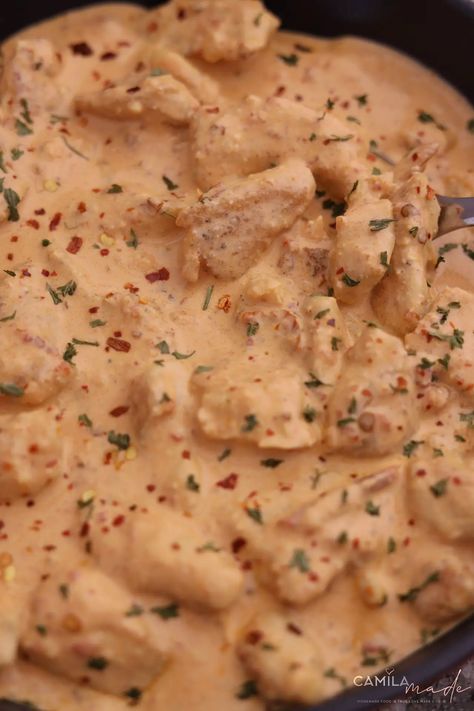 Easy Pollo en Crema De Chipotle Chicken In Chipotle Cream Sauce, Chipotle Cream Chicken, Pollo A La Crema Recipe Mexican, Chicken Chipotle Recipe, Creamy Chipotle Chicken Recipe, Adobo Peppers, Chipotle Chicken Recipe, Pollo Mechado, Chicken Chipotle