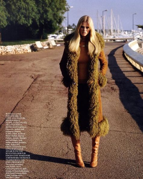 LOV3 STRUCK MAG | - Penny Lane Coats are Back! Here’s some styling inspiration to prepare you as fall approaches 💫 | Instagram Mundo Hippie, Looks Hippie, Vetements Shoes, Alasdair Mclellan, Lara Stone, Mode Hippie, 60s 70s Fashion, Fashion 70s, 60s And 70s Fashion