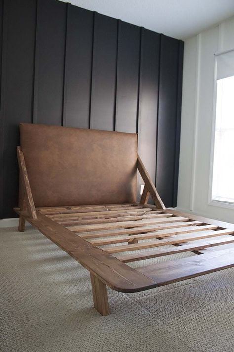 How to build a beautiful DIY bed frame & wood headboard easily. Free DIY bed plan & variations on king, queen & twin size bed, best natural wood finishes, and lots of helpful tips! - A Piece of Rainbow #platformbed #diyplatformbed #bedroom Modern Cal King Bed Frame, Mid Century Modern Platform Bed, Diy Headboard Adjustable Bed, Mid Century Headboard Ideas, How To Make A Platform Bed, Simple King Bed Frame Diy, Platform Bed Master Room, Mid Century Master Bed, Mid Century Modern Master Bed