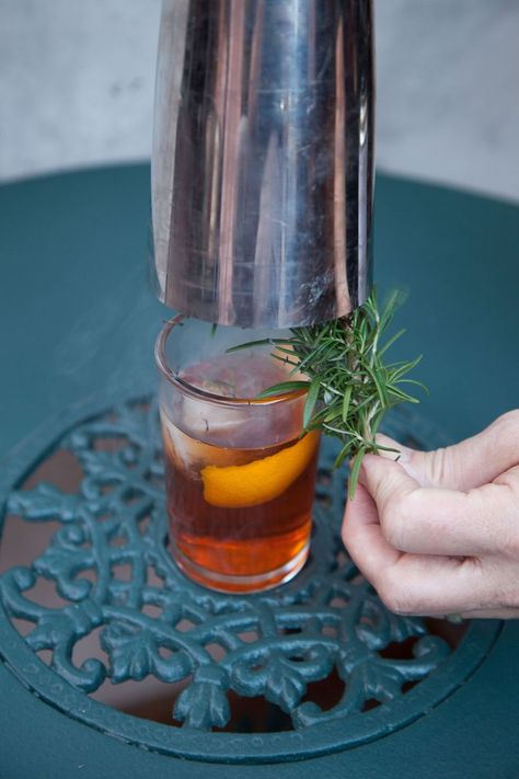 Rosemary Old Fashioned, Old Fashion Drink, Old Fashion Drink Recipe, Smoked Old Fashioned, Bourbon Drinks Recipes, Brandy Old Fashioned, Old Fashioned Drink, Bourbon Drinks, Orange Twist