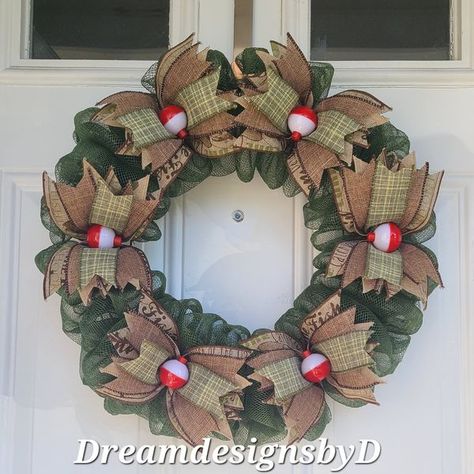 Camping Wreaths Diy, Fishing Bathroom, Fishing Bathroom Decor, Fishing Crafts, Bubble Wreath, Fish Bathroom, Diy Fishing, Fishing Diy, Fish Crafts