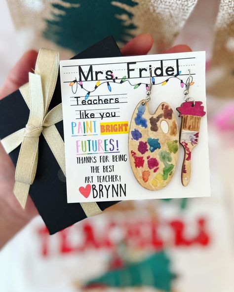 Teacher Sayings, Christmas Gift Earrings, Teacher Earrings, Art Teacher Gifts, Teacher Christmas Gift, Box Ribbon, Leaving Gifts, Personalized Teacher Gifts, Teacher Thank You