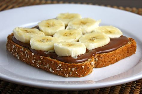 Nutella and Banana Sandwich Nutella Sandwich, Banana Snacks, Banana Toast, Banana Sandwich, Nutella Brownies, Open Faced Sandwich, Banana Nutella, Nutella Recipes, Think Food