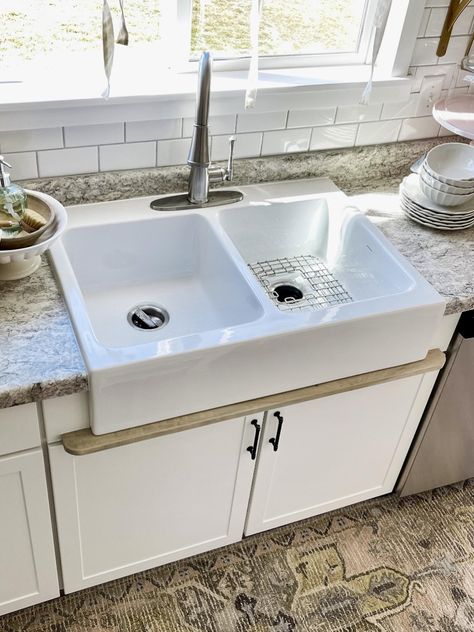 How I Updated My Kitchen with a Sinkology Farmhouse Sink - Sinkology Kitchen Sink Faucet Placement, Drop In Farmhouse Sink, Double Farmhouse Sink, Kitchen Sink Diy, Farmhouse Sink Installation, Brand New House, White Farmhouse Sink, Fitted Cabinets, Camper Kitchen