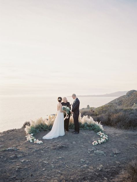 Floral circle for an elopement ceremony Unique Elopement, Cliff Wedding Ceremony, Beach Wedding Centerpieces, Cliff Wedding, Wedding In California, Ocean Wedding, Magic Castle, Beach Ceremony, Elopement Ceremony