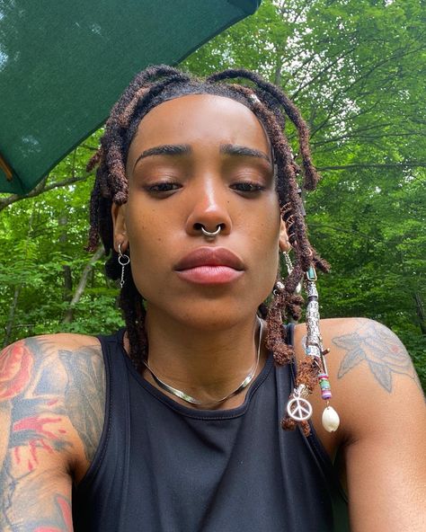 Androgynous People, Androgynous Women, Lauren Wood, Androgynous Hair, Masc Women, Locs Hairstyles, Hair Reference, Aesthetic Hair, Black Is Beautiful