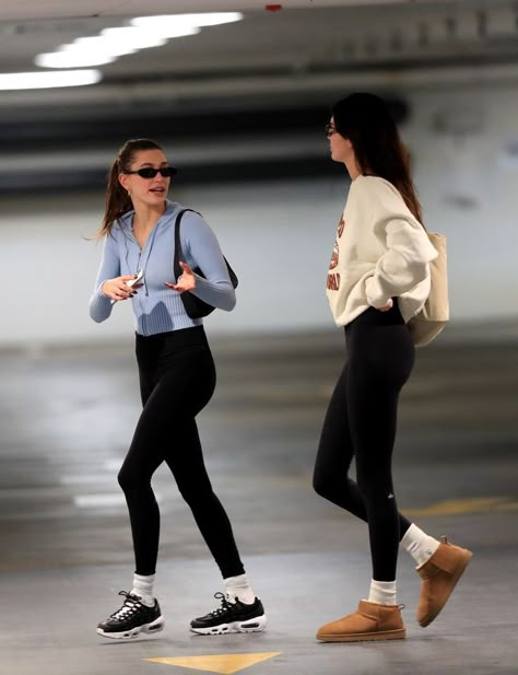 Hailey Bieber And Kendall Jenner, Kendall Jenner And Hailey Bieber, Outfits Leggins, Hailey Bieber Outfits, Pilates Outfit, Kendall Jenner Street Style, Gymwear Outfits, Kendall Style, Lifestyle Motivation