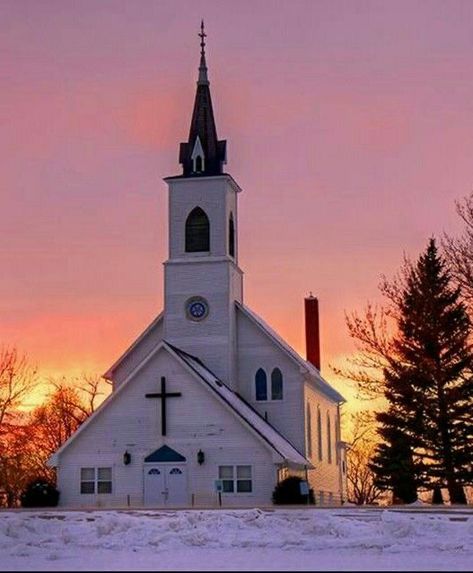 Rustic Chapel, Church Ornaments, Church Photos, Abandoned Churches, Rugged Cross, Bawah Air, Country Churches, Old Country Churches, Church Pictures