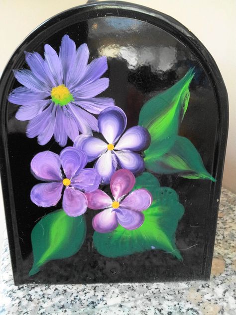 Mailbox Painting, Practical Crafts, Mailbox Diy, White Mailbox, Painted Mailboxes, Diy Mail, Mailbox Ideas, Repurposing Ideas, Mail Boxes