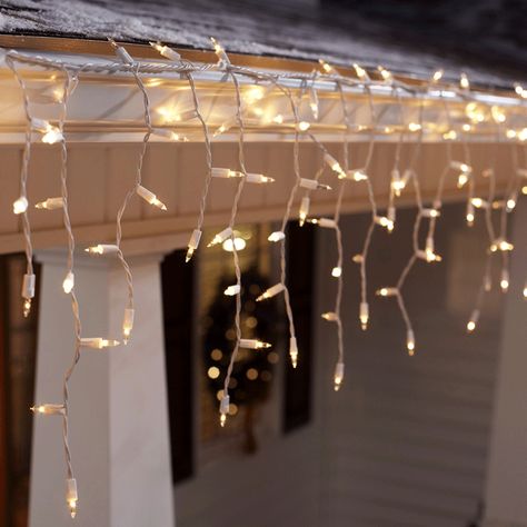 Vying for best lights on the block? Take note of these tips for hanging outdoor Christmas lights. To attach lights to your gutters, use an all-purpose light clip. Hang the lights pointing up or down, just make sure they're all clipped in the same direction. If you don't have gutters, use the same clip to attach lights to your shingles instead. Do so by simply flipping the clip around. Holiday Lights Outdoor, Icicle Christmas Lights, Solar Christmas Lights, Christmas Lights Outside, Indoor Christmas Lights, Christmas Light Installation, Hanging Christmas Lights, Christmas House Lights, Christmas Decorations For Kids