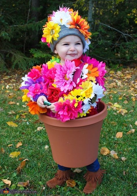 Sweet Halloween Costume for a toddler - a pot of flowers! Homemade from Dollarstore supplies. Garden Theme Halloween Costumes, Toddler Flower Costume, Baby Flower Costume, Homemade Toddler Costumes, Diy Flower Costume, Child Halloween Costumes, Flower Pot Costume, Flower Halloween Costume, Flower Costume Kids