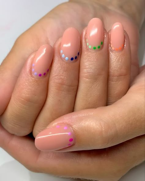 Gel Nails Dots, Dots Nail Design, Dot Nail Art Short Nails, Nail Art With Dots, Summer Nails With Dots, Dotted French Tip, French Manicure With Dots, Dot French Tip Nails, Simple Dot Nail Art