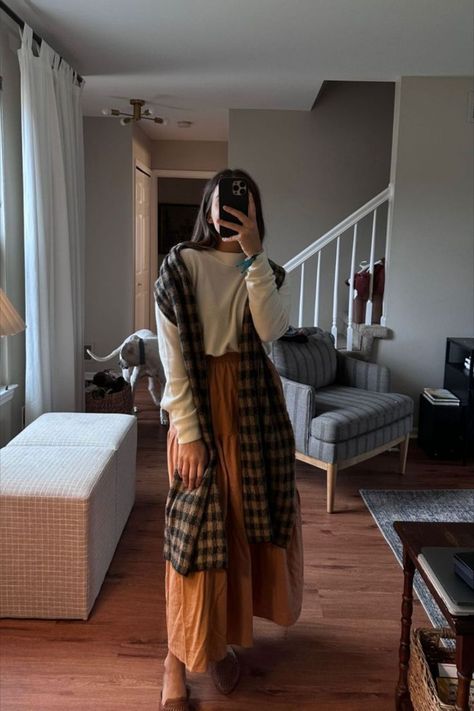 This fall outfit is everything! Loving scarves for the fall! Modest Fall Outfits, Stile Blair Waldorf, Adrette Outfits, Thanksgiving Outfit Ideas, Thanksgiving Outfit Women, Cute Thanksgiving Outfits, What To Wear Fall, Fest Outfits, Skirt Outfits Fall