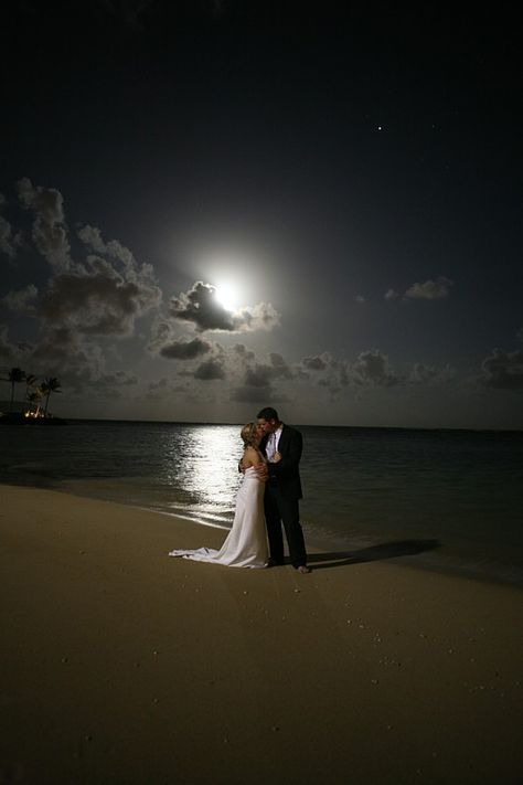 Perhaps a Full Moon Wedding!   Super moon November 2016 Moonlight Beach Wedding, Full Moon Wedding Photos, Moonlight Wedding Ceremony, Full Moon Wedding Pictures, Moonlight Wedding Theme, Full Moon Wedding Ceremony, Night Time Beach Wedding, Full Moon Wedding Theme, Beach Night Wedding