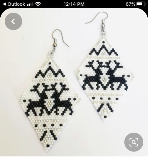 Seed Bead Projects, Beaded Earrings Native, Holiday Beading, Beaded Earrings Diy, Brick Stitch Earrings, Seed Bead Patterns, Beaded Christmas Ornaments, Christmas Bead, Beaded Earrings Patterns