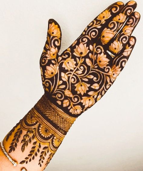 Negative Space Henna, Space Henna, Mehendi Ideas, Henna Mehndi Designs, Mehndi Ideas, Henna Bridal, Mehedi Design, Mahendi Designs, Palm Mehndi Design