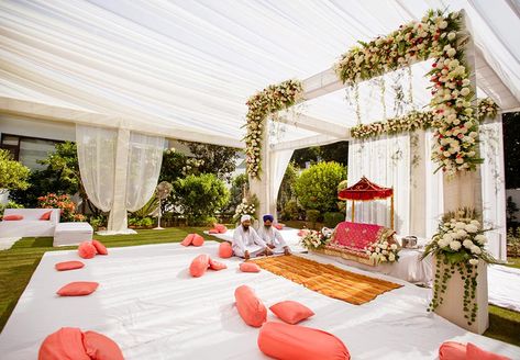 Punjabi Wedding Venues, Draping Idea, Sikh Wedding Decor, Vidhi Mandap, Tent Draping, Mandap Design, Anand Karaj, Mandap Decor, Wedding Classy