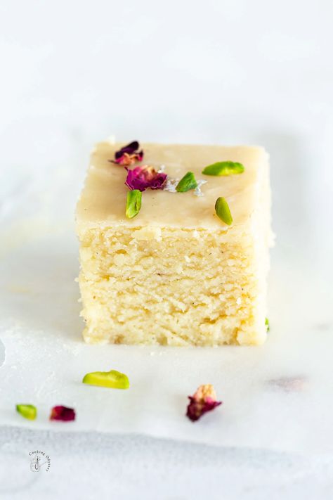 Milk Barfi Recipe, Easy Indian Dessert Recipes, Barfi Recipe, Burfi Recipe, Cardamom Powder, 2000 Calories, Indian Sweet, Clotted Cream, Indian Desserts