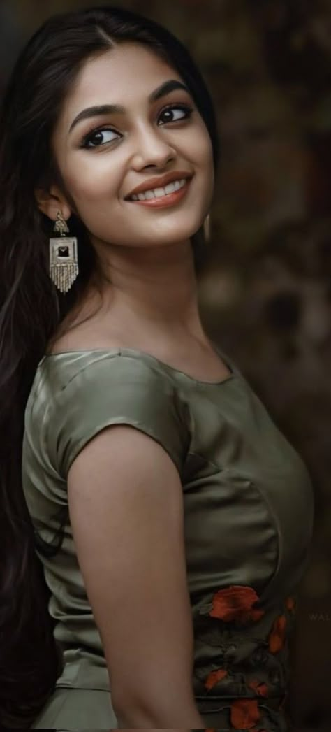 Aleena Shaji, Reeshma Nanaiah, Hot Actors Indian, Deepika Pilli, Actress Without Makeup, Beauty Smile, Actress Images, Indian Dance, Face Images