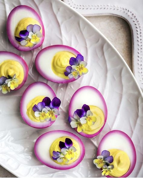 Deviled Egg Flowers, Purple Deviled Eggs, Plated Food Presentation, Emily Kyle Recipes, Pretty Plating Food Presentation, Recipes With Flowers, Artistic Food Plating, Flower Deviled Eggs, Spring Party Snacks