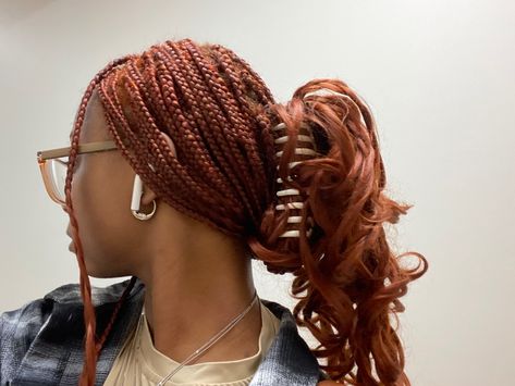 Clawclip Hairstyle Braids, Braids In Claw Clip, Claw Clip French Curl Braids, Copper Hair Braids, Clawclip Hairstyle With Braids, Peekaboo French Curl Braids, Copper Goddess Locs, Braid Claw Clip, Maroon French Curls Braids