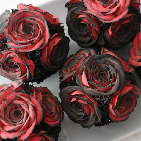 Faux Sweets on Instagram: “We made our signature FAUX buttercream rose cupcakes in a vampy Gothic style for Halloween🧛‍♂️🖤 Special thanks to @lacrafts for sponsoring…” Dark Cupcakes Aesthetic, Gothic Cupcakes Birthday, Spooky Wedding Cupcakes, Gothic Baked Goods, Gothic Wedding Cupcakes, Elegant Halloween Cupcakes, Black And Red Cupcakes, Emo Cupcakes, Gothic Treats