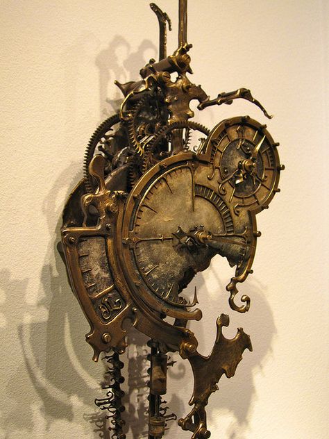 Mechanical Clock 6 — Steampunk by Eric Freitas The first museum exhibition of Steampunk art. An international show curated by American artist and designer Art Donovan. At the Museum of the History of Science, Oxford, England. Eric Freitas, Décor Steampunk, Shaun Tan, Steampunk Furniture, Steampunk Items, Old Clock, Mode Steampunk, Futurisme Retro, Art Steampunk