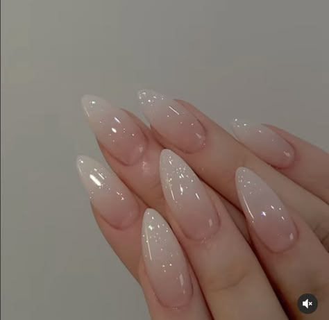 Elegant Almond Nails Classy Pink, French Fade Nails Almond, Soft Ombre Nails, French Ombre Nails Almond, Elegant Nails Almond, Elegant Almond Nails Classy, Simple Stiletto Nails, French Fade Nails, Stylish Nail Art