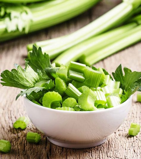 30 Amazing Benefits Of Celery For Skin, Hair, And Health Negative Calorie Foods, Hydrating Foods, Under 100 Calories, Help Digestion, Low Calorie Snacks, Celery Seed, Grilled Asparagus, 100 Calories, Healthy Tips