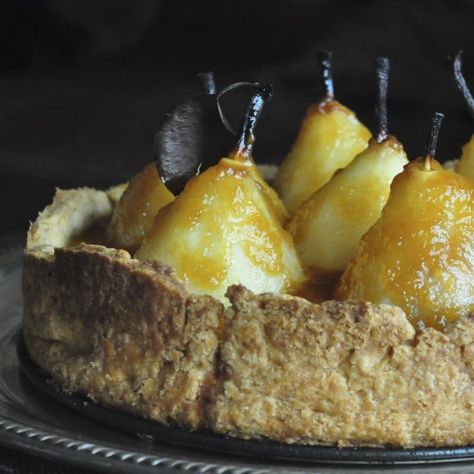 Pear and Custard Tart Wine Poached Pears, Focaccia Dolce, Pear Tart, Custard Tart, Poached Pears, Beautiful Desserts, Cream Recipes, Custard, Tasty Dishes