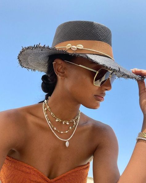 Hat Outfits Summer, Jasmine Tookes, Vacay Outfits, Summer Tanning, Sea Photo, Outfits With Hats, Cool Hats, Beach Wears, Summer Aesthetic