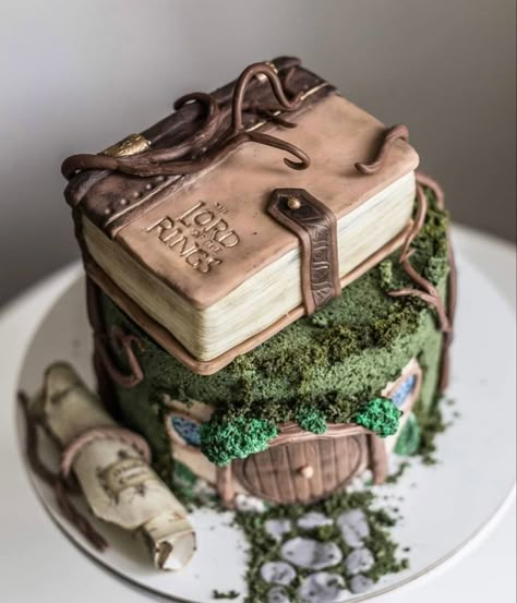 Medieval Birthday Cake, Lord Of The Rings Cake Birthdays, Lotr Cake, Lotr Birthday, Cakes 2023, Hobbit Cake, Movie Recipes, Hobbit Wedding, Hobbit Food