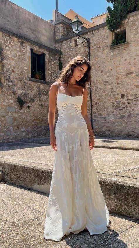 Beach Wedding Dress Aesthetic, Bohemian Chic Aesthetic, Wedding Dress Western, Simple Beach Wedding Dress, Beach Bride Dress, Wedding Dresses Aesthetic, Wedding Dress Country, Simple Beach Outfit, Boho Beach Wedding Dress