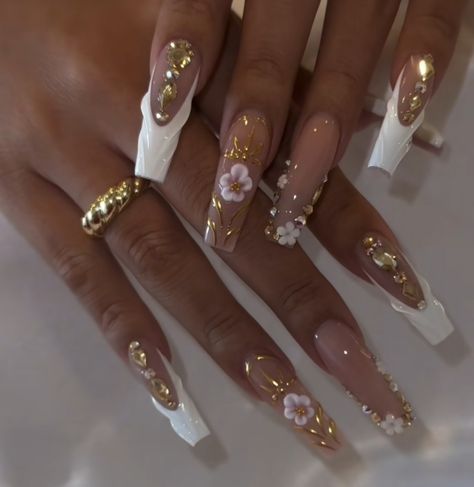 Golden Hour Nails, Funky Nail Art, Gold Nail Designs, Awesome Nails, Birthday Planning, 17th Birthday, Birthday Nails, Fire Nails, Funky Nails