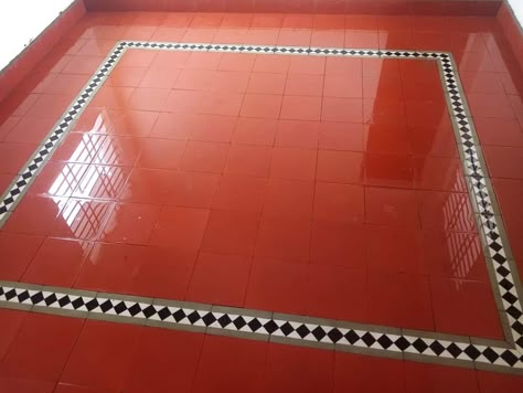 Karaikudi Tiles Design, Red Tiles Living Room, Aathangudi Tiles Design, Chettinad Flooring, Redoxide Floors Design, Athangudi Tiles Flooring Ideas, Athangudi Tiles Interiors, Oxide Flooring Ideas, Bedroom Tiles Floor Ideas Master